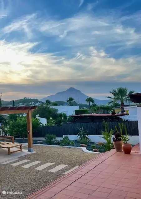 From the garden you have a beautiful view of the Montgo and surrounding hills