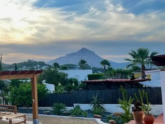 Villa Festina Lente - Javea | Espagne, Costa Blanca, Jávea - villa Du jardin vous avez une belle vue sur le Montgo et les collines environnantes