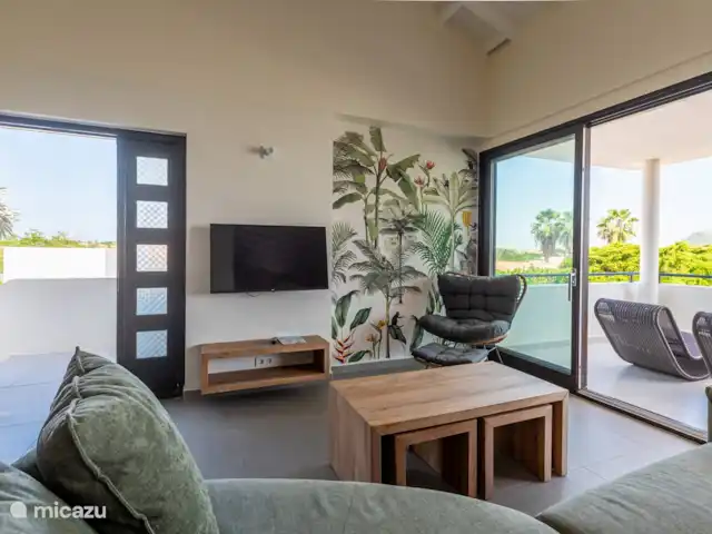 Jardin Royal (Jardin 19 - Blue Bay) | Curaçao, Curaçao-Centre, Blue Bay - appartement Profitez de la télévision intelligente sur le canapé confortable.