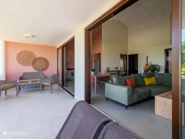 Jardin Royal (Jardin 19 - Blue Bay) | Curaçao, Curaçao-Centre, Blue Bay - appartement Les portes coulissantes ouvertes vous permettent de créer un grand espace extérieur.