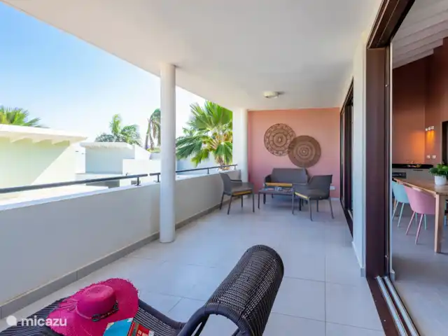 Jardin Royal (Jardin 19 - Blue Bay) | Curaçao, Curaçao-Centre, Blue Bay - appartement Profitez de beaucoup d'intimité sur le balcon spacieux.