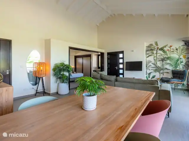 Jardin Royal (Jardin 19 - Blue Bay) | Curaçao, Curaçao-Centre, Blue Bay - appartement La deuxième chambre est séparée du séjour par des portes coulissantes (ouvertes ici).