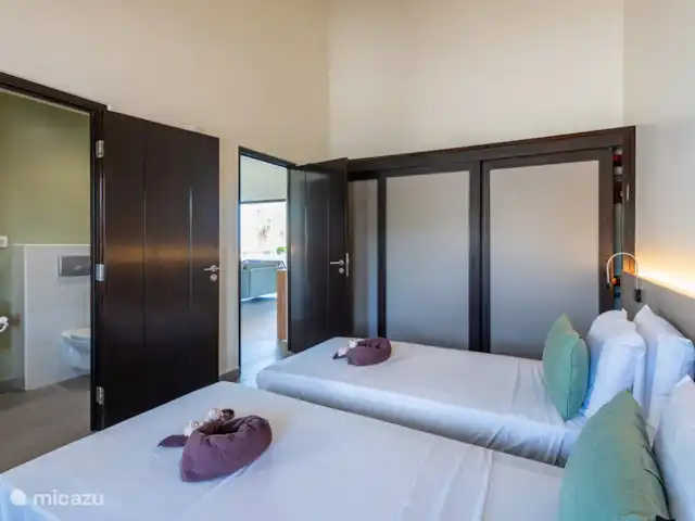 Jardin Royal (Jardin 19 - Blue Bay) | Curaçao, Curaçao-Centre, Blue Bay - appartement Cette chambre dispose également d'une salle de bain attenante.