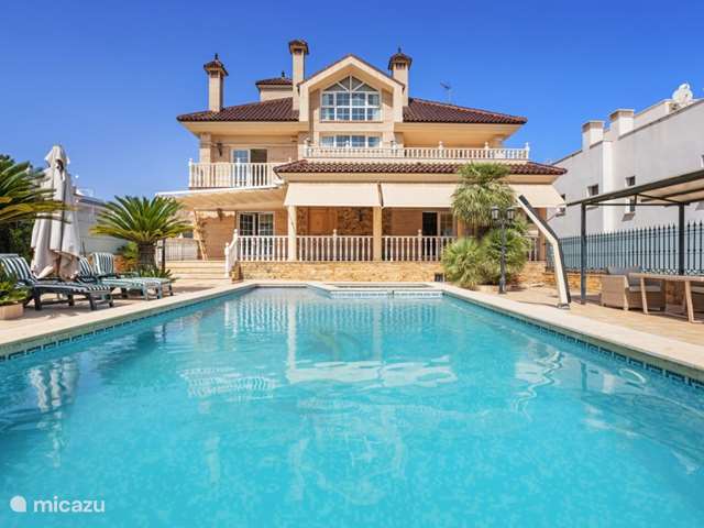 Holiday home in Spain – villa Beach Villa (12pers) in Torrevieja