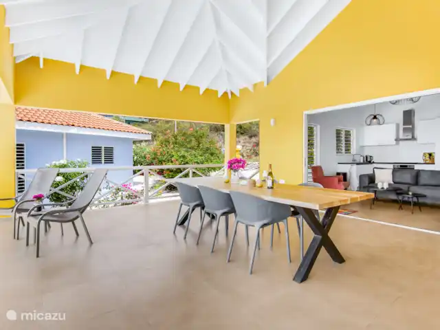 Villa Saona *NOUVEAU* *VUE* | Curaçao, Banda Abou (ouest), Fontein - villa Vue depuis le porche... (devient un peu plus dense entre les maisons) Il est tombé peu de pluie. Dernièrement!