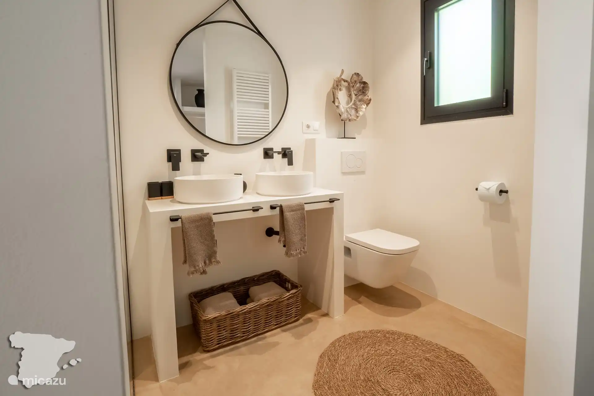 Ensuite bathroom bedroom 1