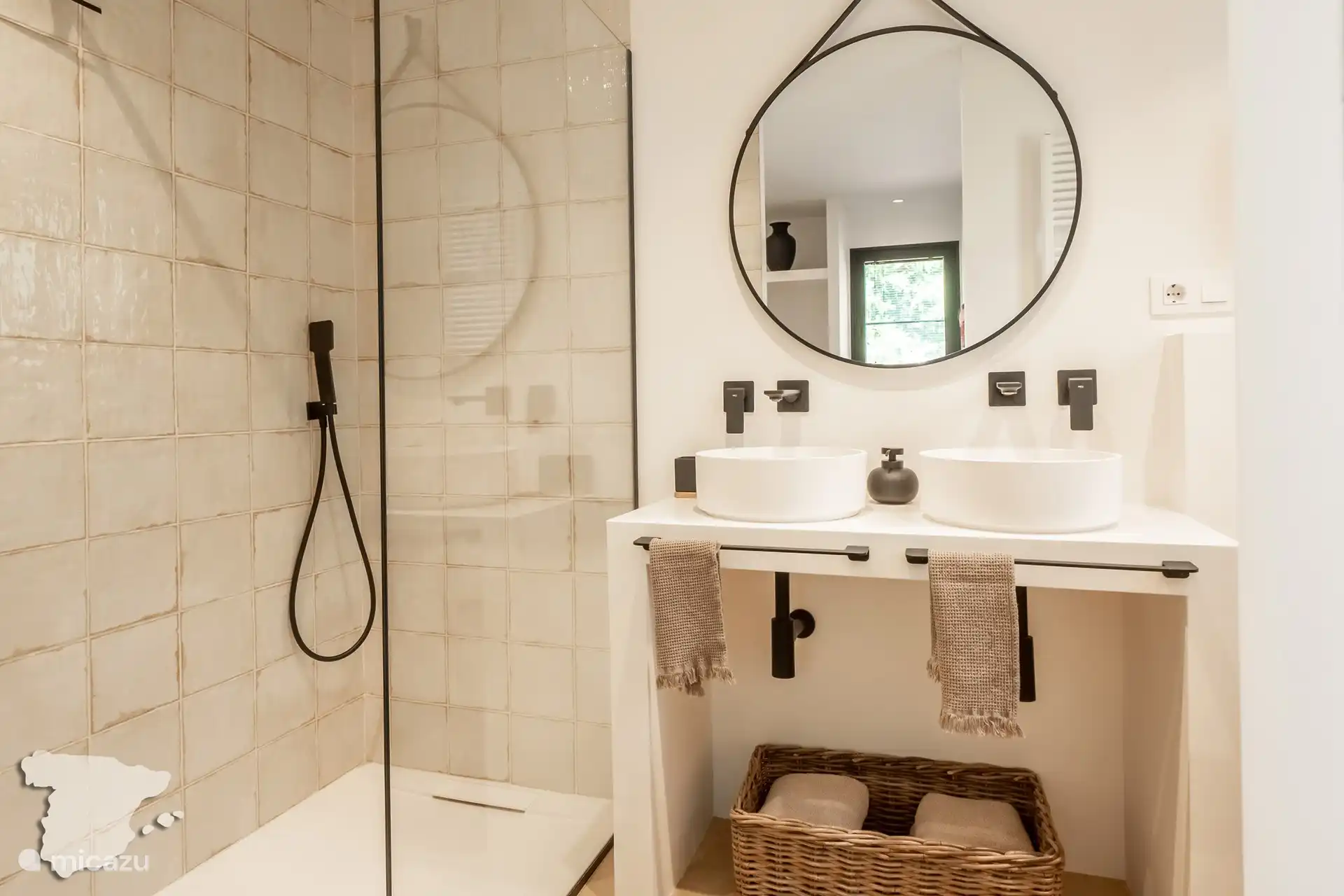 Ensuite bathroom bedroom 1