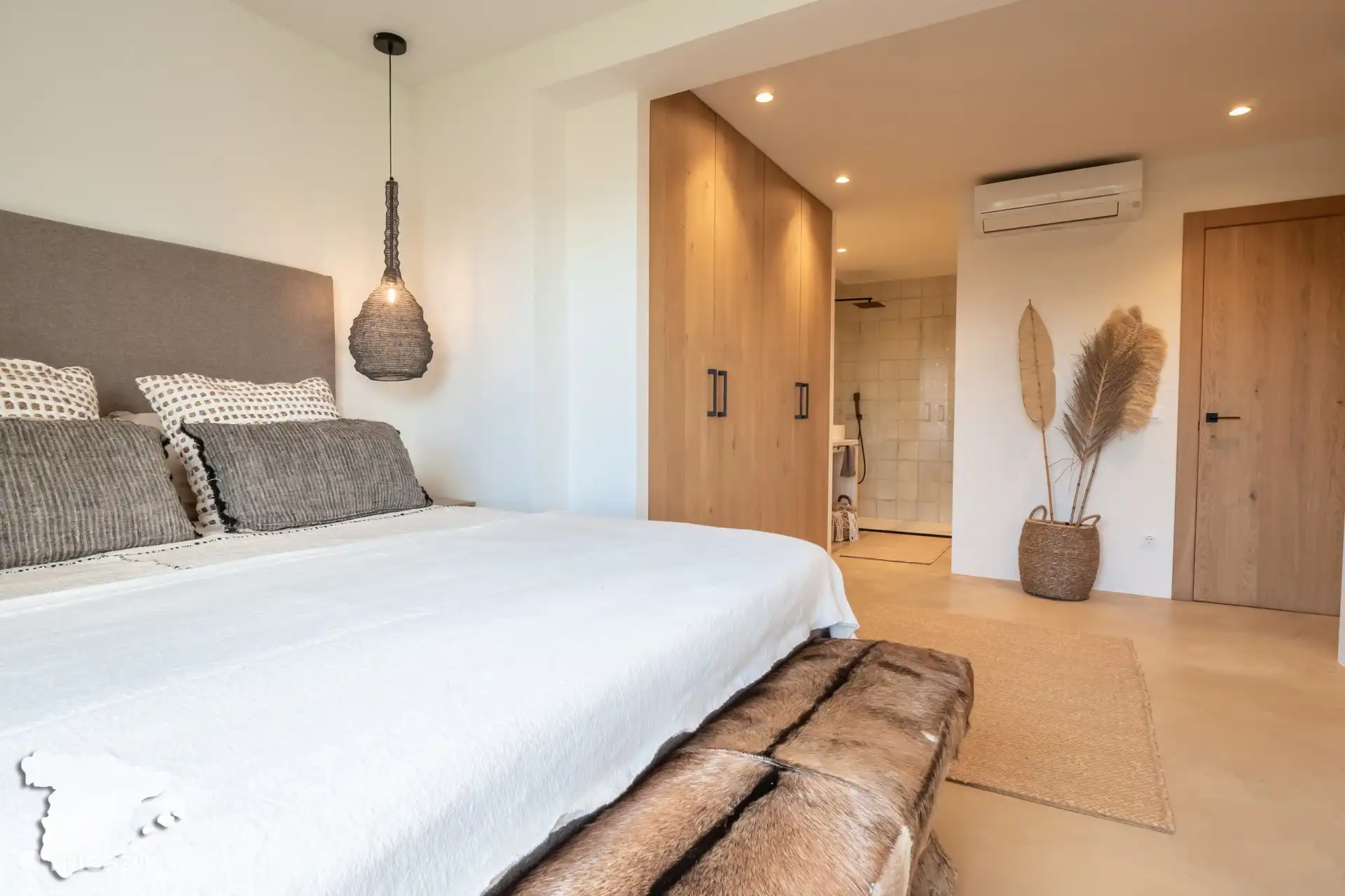 Bedroom 2 - downstairs