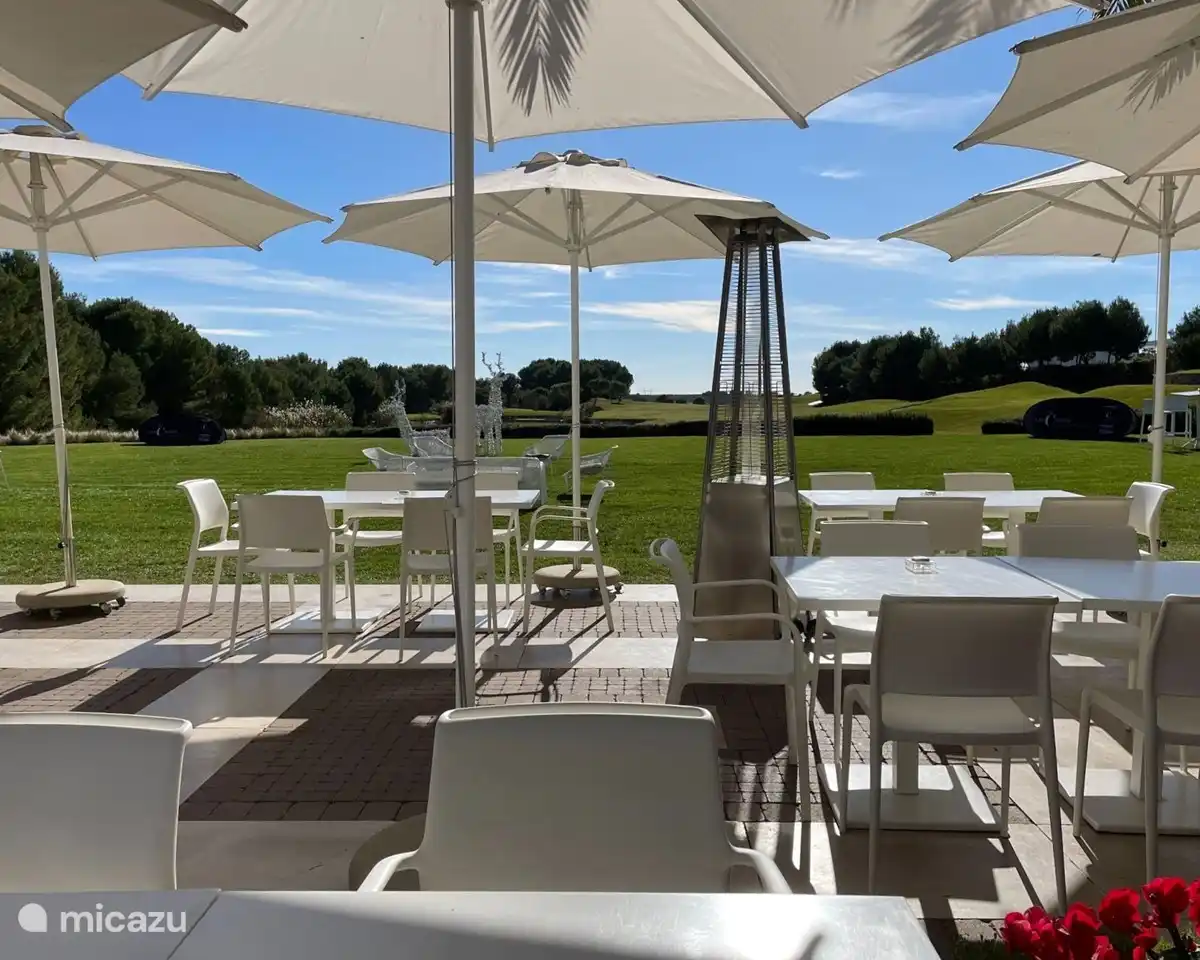 Terrasse du clubhouse du Golf 