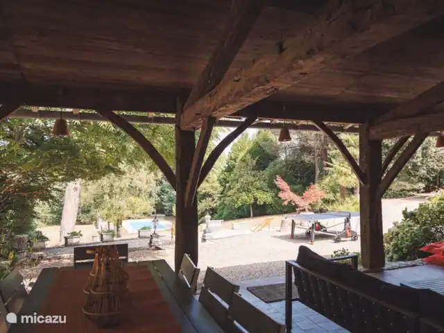 Petit Pezet | France, Charente, Brossac - maison de vacances Le salon extérieur et la terrasse