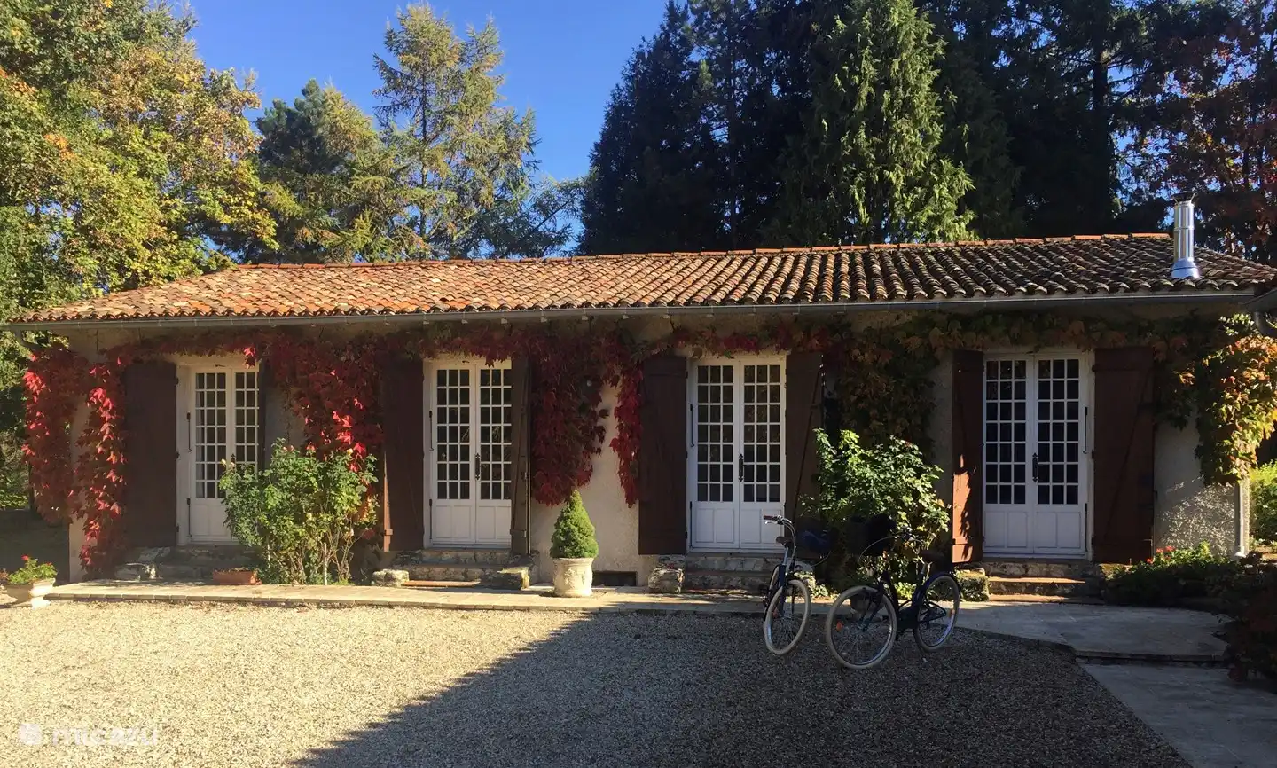 Das Nebengebäude, das Nebengebäude, mit 2 separaten Schlafzimmern mit eigenem Bad für 4 weitere Personen.