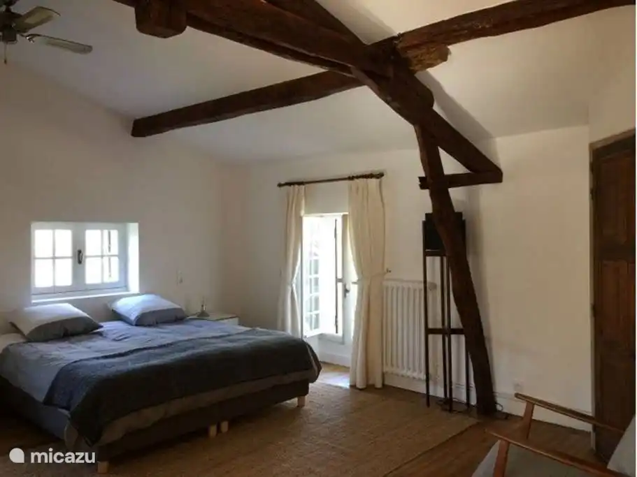 Doppelzimmer im 1. Stock mit eigenem Bad (Dusche, Doppelwaschbecken) und separater Toilette