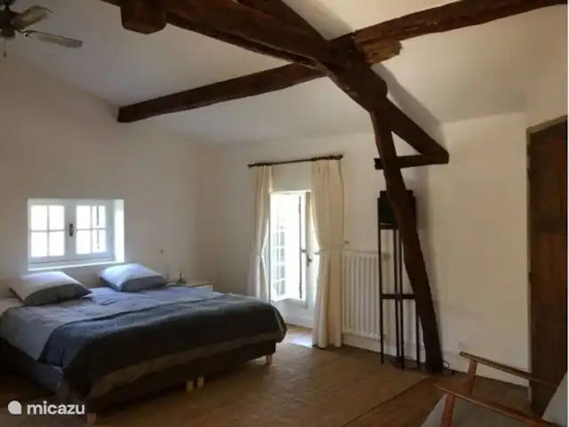 Petit Pezet | France, Charente, Brossac - maison de vacances Chambre double au 1er étage avec salle d'eau privative (douche, double vasque) et WC séparé