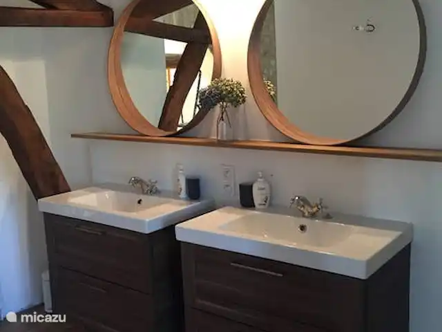 Petit Pezet | France, Charente, Brossac - maison de vacances Salle de bain 1er étage