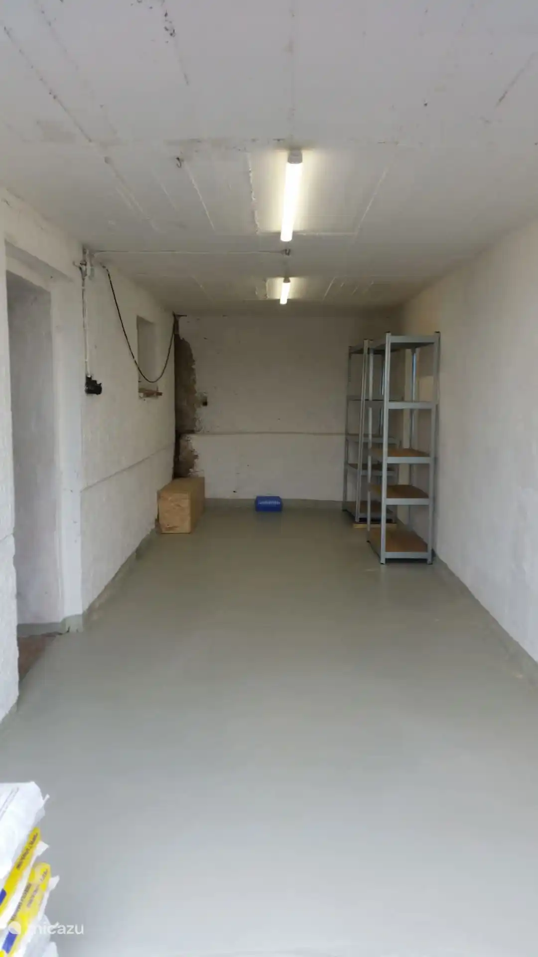 Spacious basement for e bikes or motorbike