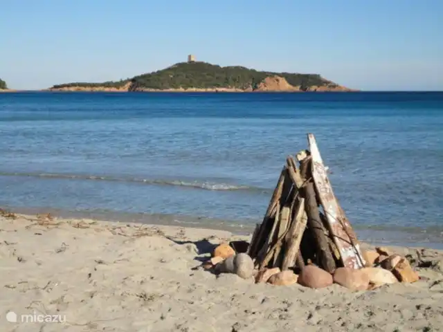 Location de Vacances France, Corse, Sainte-Lucie-de-Porto-Vecchio, villa - Villa Coucou Les Amis Même en hiver, il fait bon séjourner en Corse. Cette photo a été prise le soir du Nouvel An !