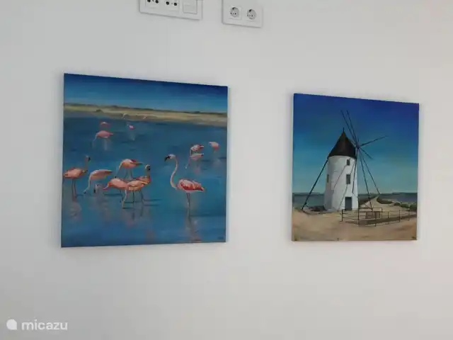 Casa Mar y Más en España, Murcia, San Pedro del Pinatar - casa vacacional El molino de viento y los flamencos de San Pedro del Pinatar en uno de los dormitorios.