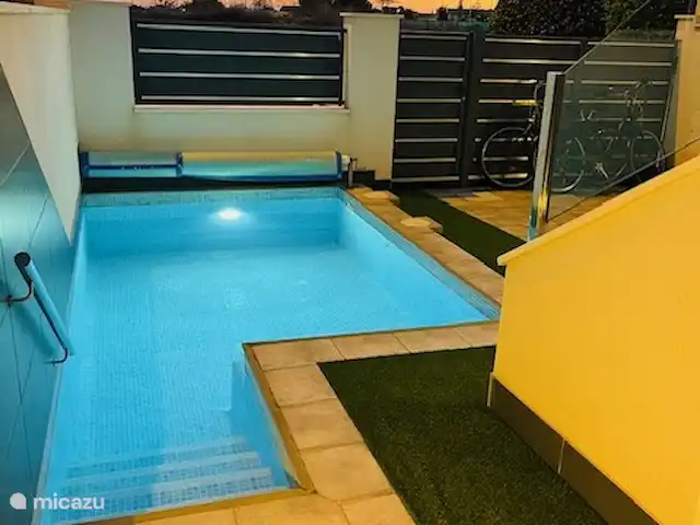 Casa Mar y Más en España, Murcia, San Pedro del Pinatar - casa vacacional Es muy agradable tener tu propia 'piscina de chapoteo'. Con un banco en ella y también para calentar en primavera y otoño.