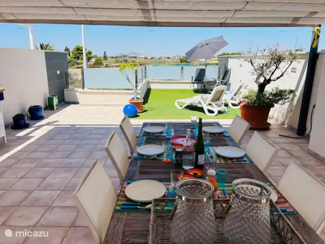 Casa Mar y Más en España, Murcia, San Pedro del Pinatar - casa vacacional Amplio solárium con varios lugares para relajarse
