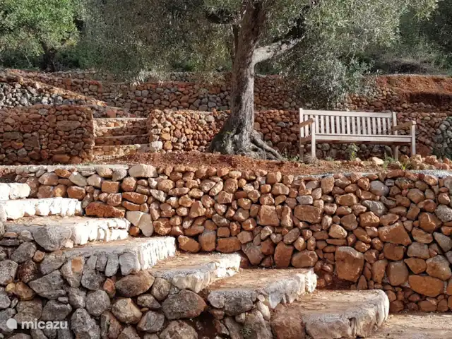 Villa Foia Vella, suite Lavandula | Espagne, Costa Blanca, Benigembla - chambres d'hôtes Vous trouverez des coins salons merveilleusement calmes répartis dans toute l'oliveraie.