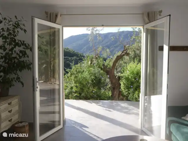Villa Foia Vella, suite Lavandula | Espagne, Costa Blanca, Benigembla - chambres d'hôtes Chambre avec vue sur l'oliveraie et les montagnes