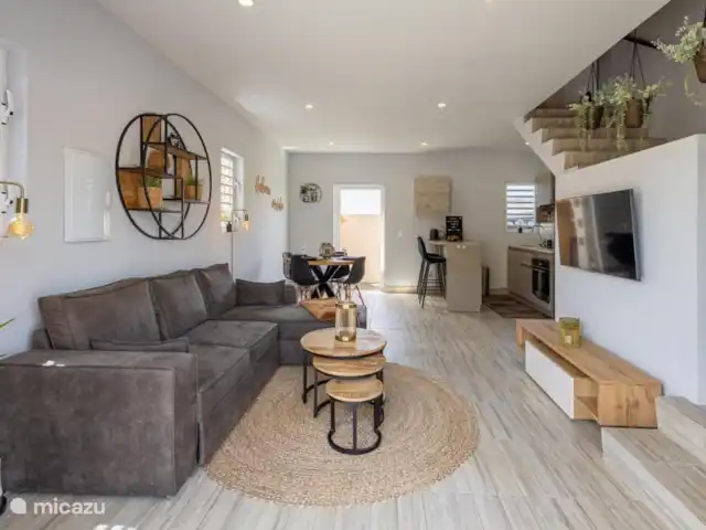 A&V appartement | Curaçao, Curaçao-Centre, Abrahamsz - maison de vacances Salon avec canapé-lit et 43 inc tv avec netflix, youtube etc