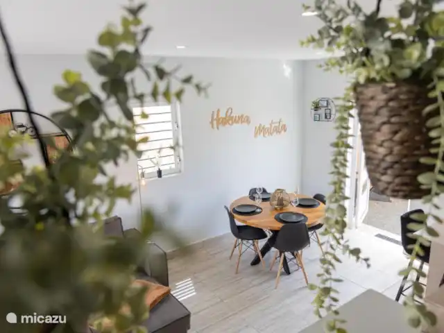 A&V appartement | Curaçao, Curaçao-Centre, Abrahamsz - maison de vacances Notre spacieuse cuisine ouverte à Curaçao est votre terrain de jeu culinaire. Équipé de tous les éléments essentiels, d’une friteuse à air aux élégants verres à vin. Prêt à préparer de délicieux plats et à savourer des dîners tropicaux.