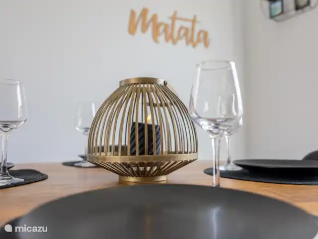 A&V appartement | Curaçao, Curaçao-Centre, Abrahamsz - maison de vacances Notre spacieuse cuisine ouverte à Curaçao est votre terrain de jeu culinaire. Équipé de tous les éléments essentiels, d’une friteuse à air aux élégants verres à vin. Prêt à préparer de délicieux plats et à savourer des dîners tropicaux.