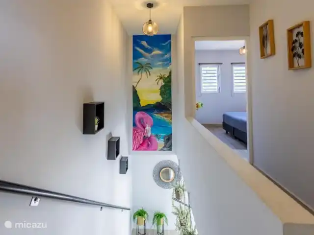 A&V appartement | Curaçao, Curaçao-Centre, Abrahamsz - maison de vacances Escalier menant au 1er étage où se trouvent 2 chambres et salle de bain avec toilettes.