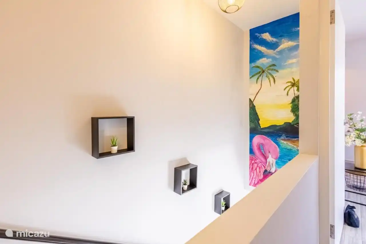 Trap naar de 1e verdieping waar 2 slaapkamers en badkamer met wc zich bevind.