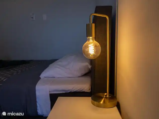 A&V appartement | Curaçao, Curaçao-Centre, Abrahamsz - maison de vacances Chambre 2 avec sommier tapissier de luxe et placard ouvert