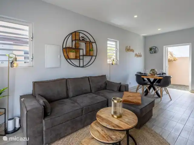 A&V appartement | Curaçao, Curaçao-Centre, Abrahamsz - maison de vacances Salon avec canapé-lit et 43 inc tv avec netflix, youtube etc