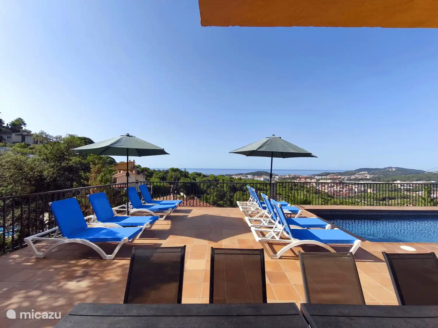 Preciosas vistas panorámicas al mar desde la terraza