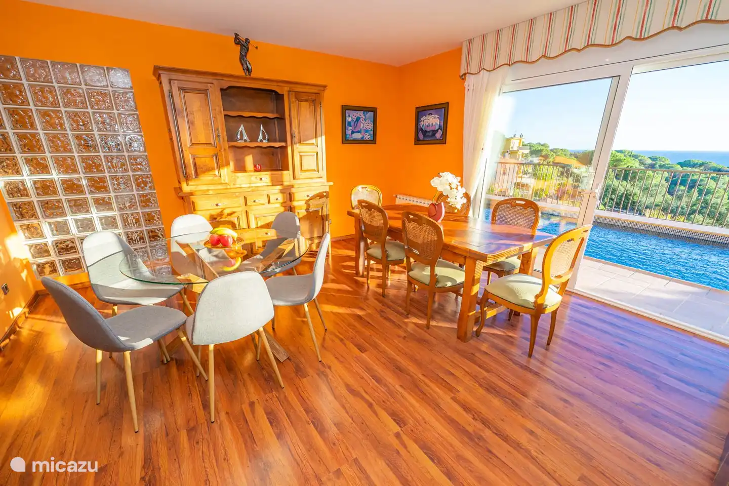 en eetgelegenheid voor 12 personen