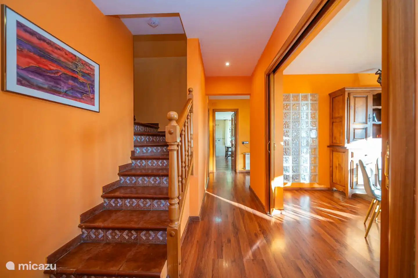 Via de trap bij de woonkamer komt u bij de 1e verdieping