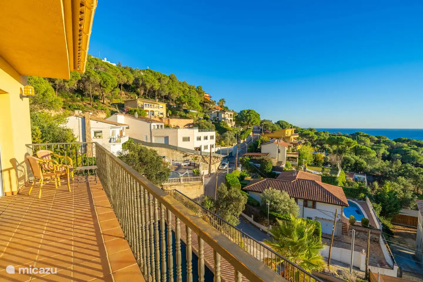 Slaapkamer 2 en 3 grenzen aan dit balkon