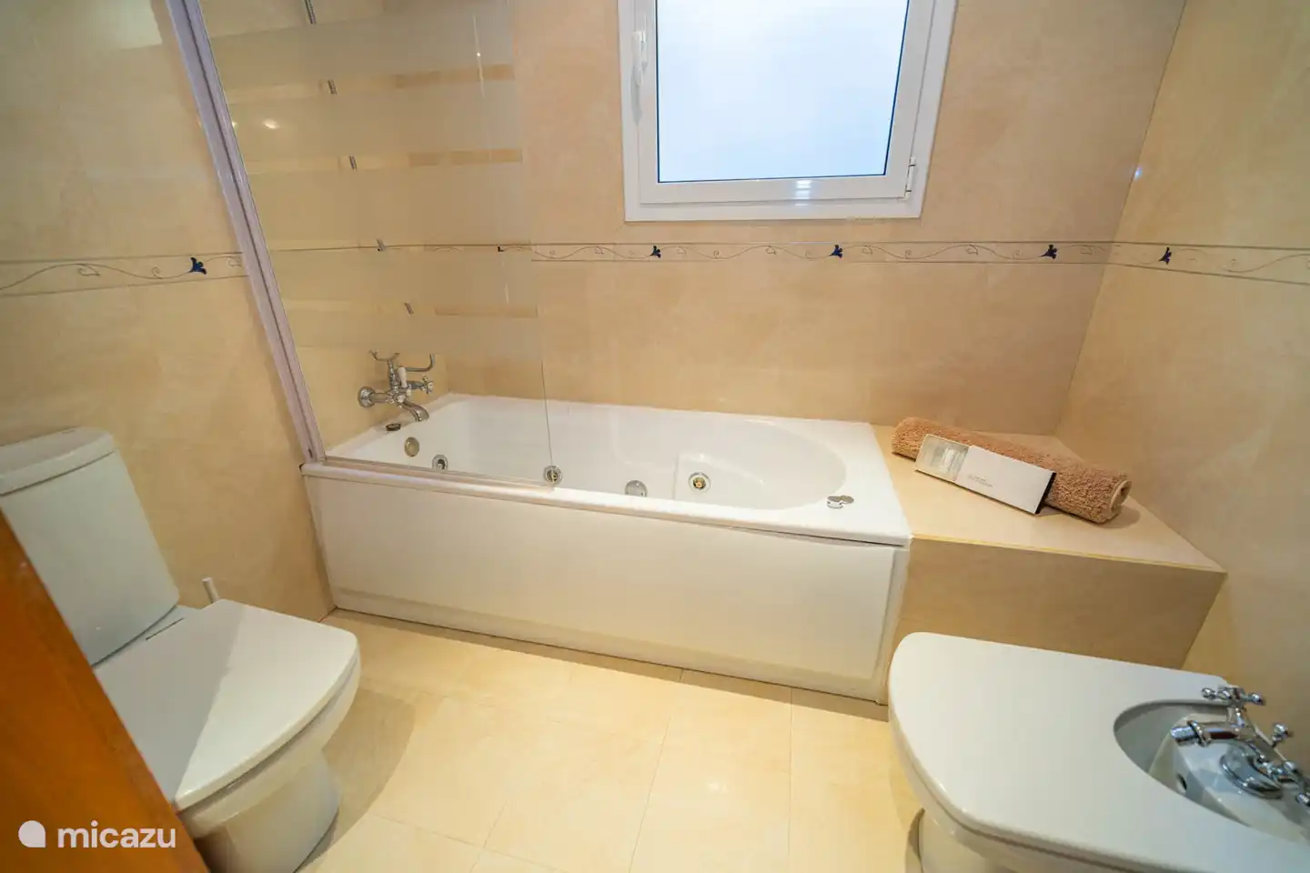 In elke badkamer wordt u ook voorzien van een badmat