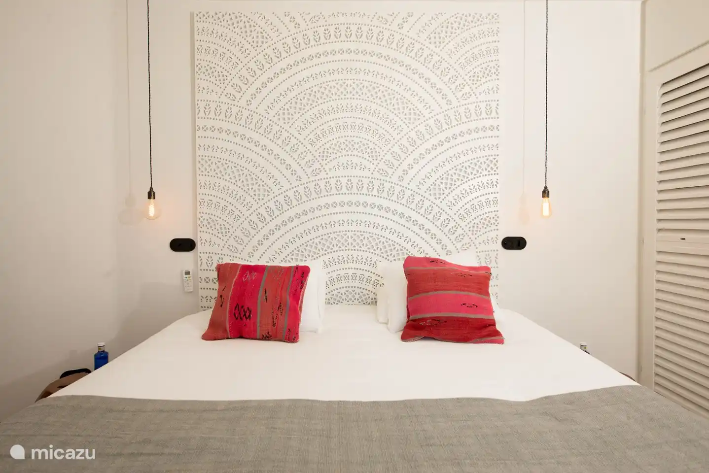 Bei Ihrer Ankunft werden Sie mit allem Respekt empfangen. Die Betten sind ordentlich gemacht, Handtücher liegen bereit. Packen Sie einfach Ihre Koffer aus und genießen Sie es.