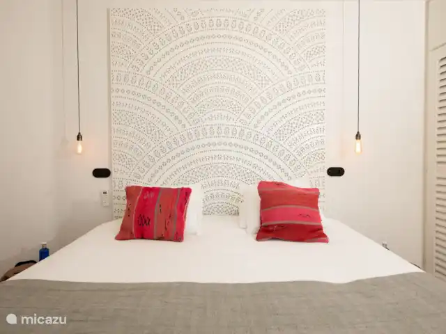Villa Odiya | Espagne, Ibiza, Cala Tarida - villa À votre arrivée, vous serez reçu avec tous les égards. Les lits sont soigneusement faits, les serviettes sont prêtes. Déballez simplement vos valises et profitez-en.