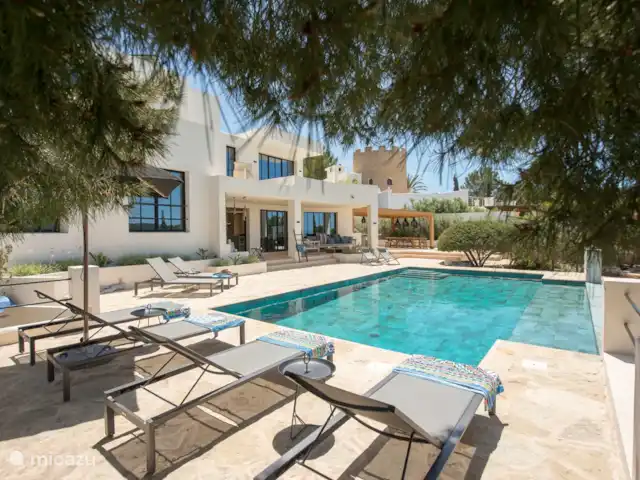 Villa Odiya | Espagne, Ibiza, Cala Tarida - villa Un endroit ombragé pour profiter d'un moment à l'abri du soleil.