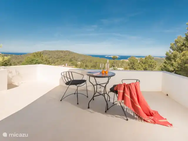 Villa Odiya | Espagne, Ibiza, Cala Tarida - villa balcon de la chambre principale. Quoi d'autre?