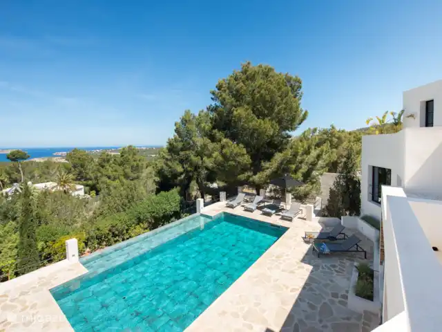 Villa Odiya | Espagne, Ibiza, Cala Tarida - villa villa cachée dans la nature mais avec de belles vues.