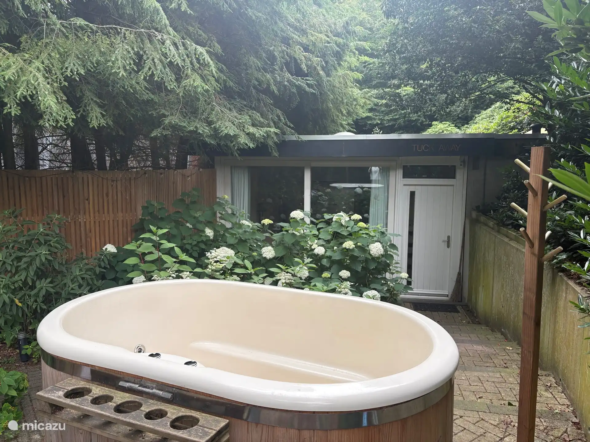 Tuckaway met hottub