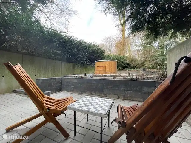 Uitzicht op tuin en hottub