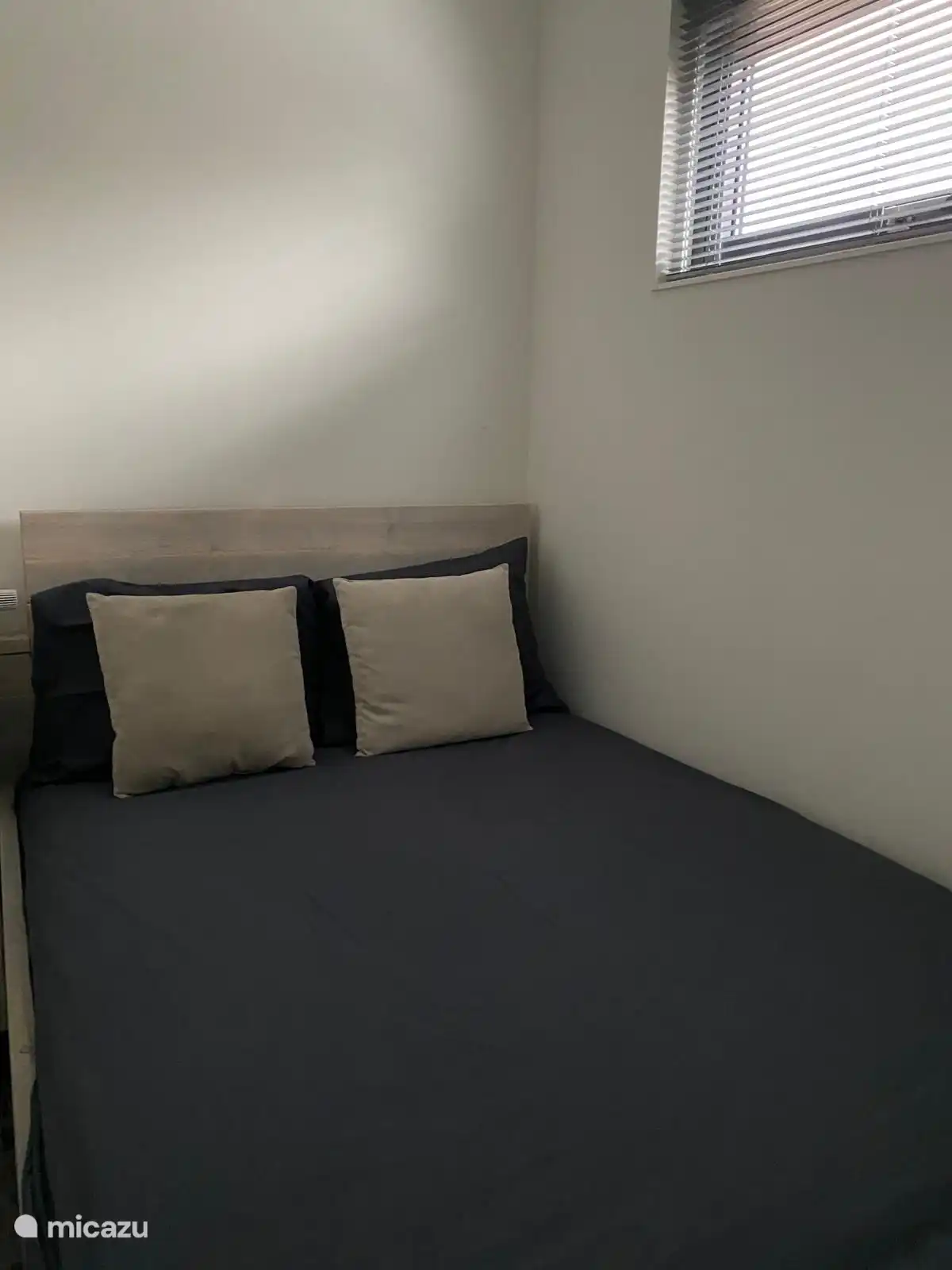 Chambre 2 : lit 2.00 x 1.20 m