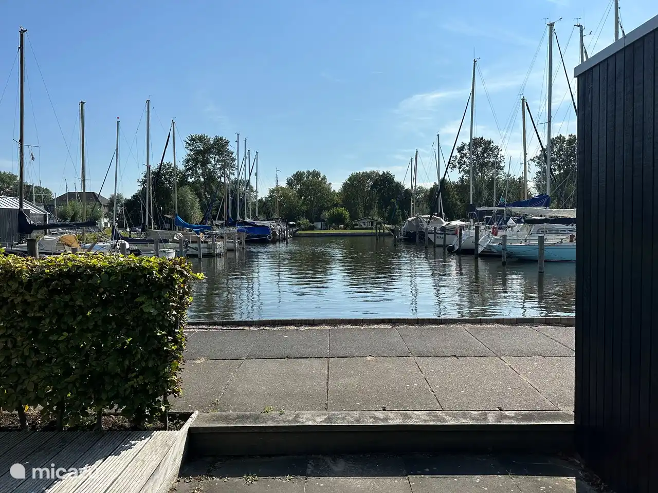 La marina avec notre poste d’amarrage.