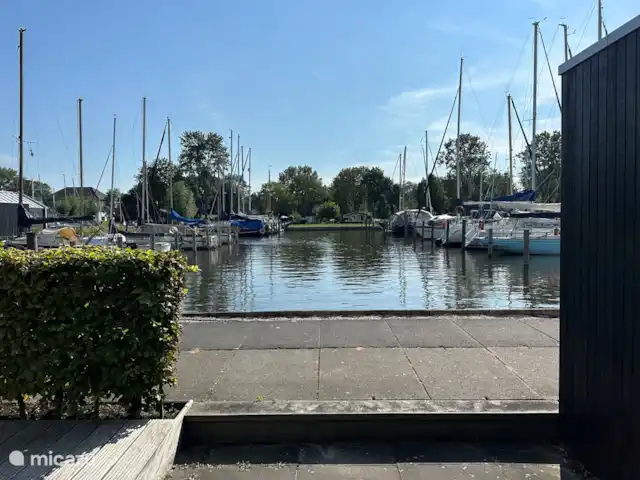 Maison du lac n°7 | Pays-Bas, Frise, Elahuizen - maison de vacances La marina avec notre poste d’amarrage.