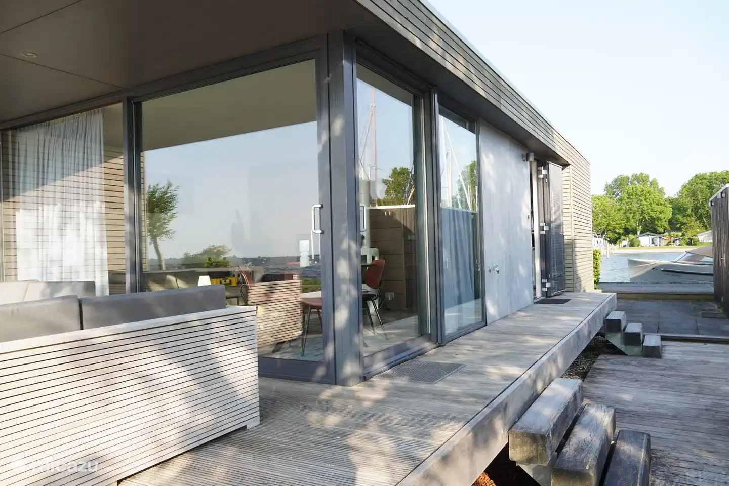 Sensation de plein air également à l’intérieur, grâce aux 2 portes coulissantes.

