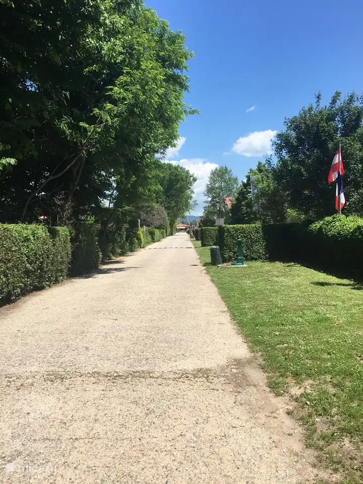 Die Auffahrt zum Campingplatz.