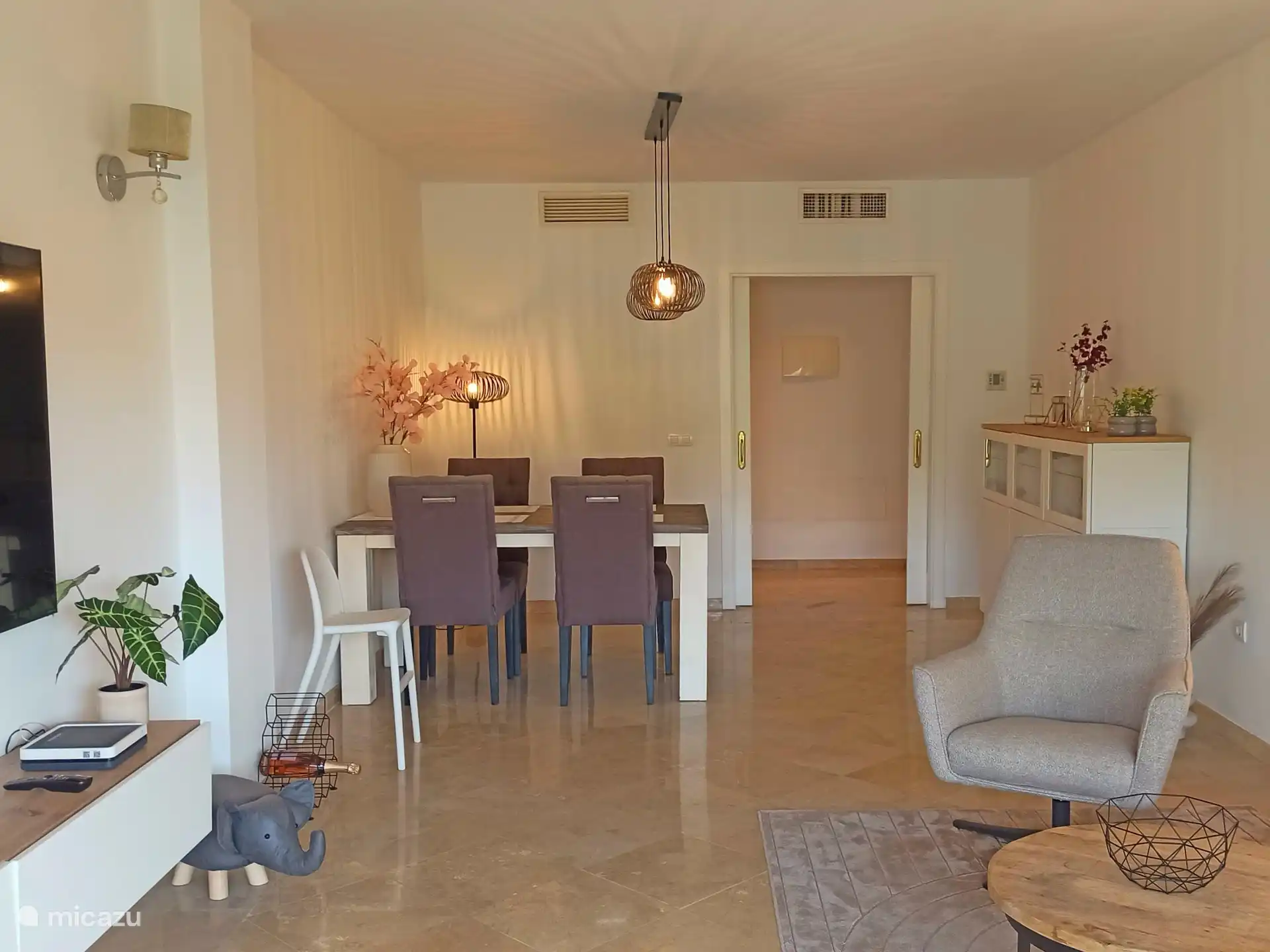 the living/dining room